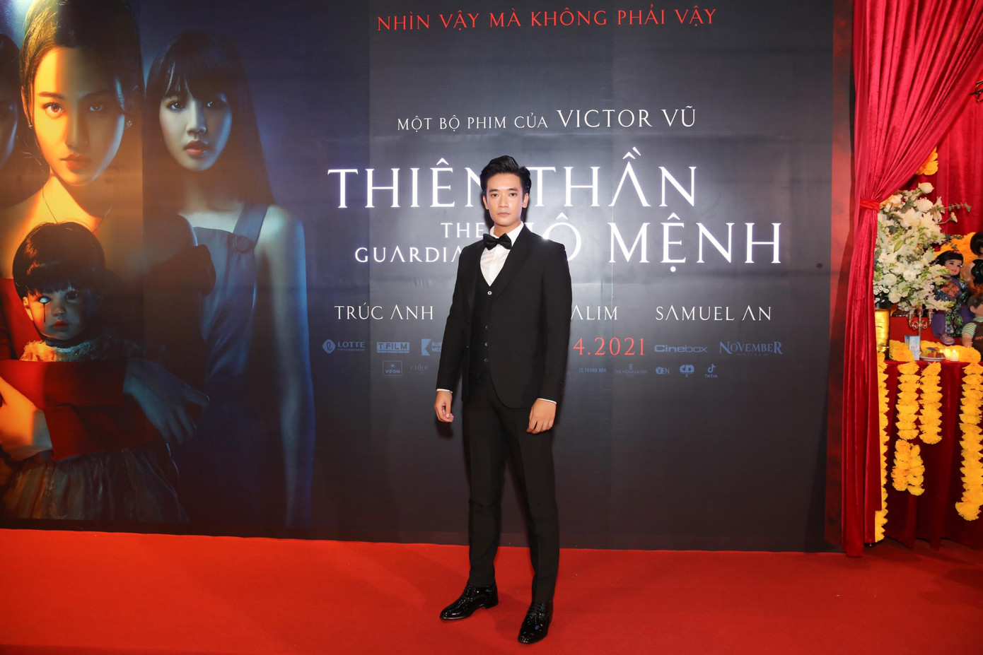 Samuel An chọn vest đen lịch sự trong sự kiện đặc biệt. Samuel An chọn vest đen lịch sự trong sự kiện đặc biệt.