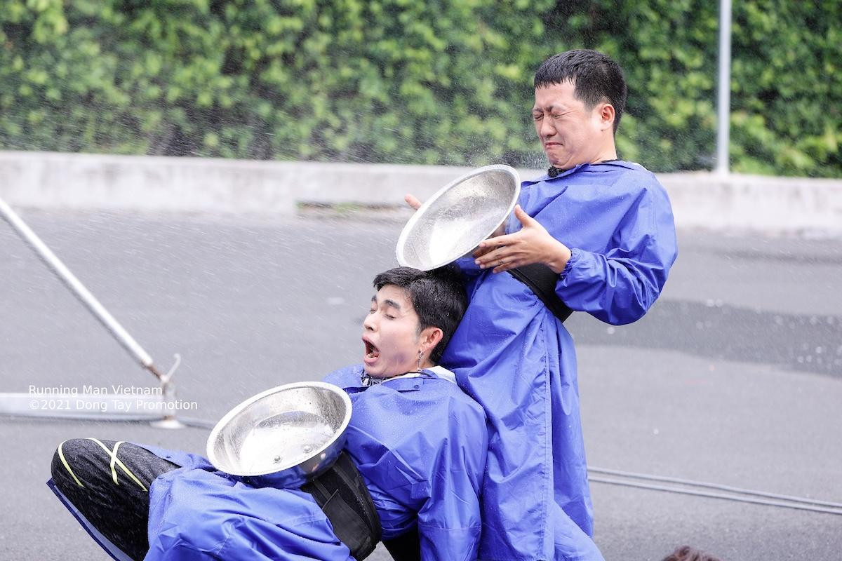 ...so với khi "ăn hành" ở Running Man cũng không hề kém cạnh. ...so với khi "ăn hành" ở Running Man cũng không hề kém cạnh.