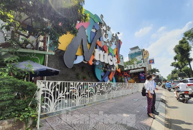 Karaoke là loại hình được người dân thành phố ưu chuộng trong các dịp nghỉ lễ. Ảnh: Tiền Phong. Karaoke là loại hình được người dân thành phố ưu chuộng trong các dịp nghỉ lễ. Ảnh: Tiền Phong.