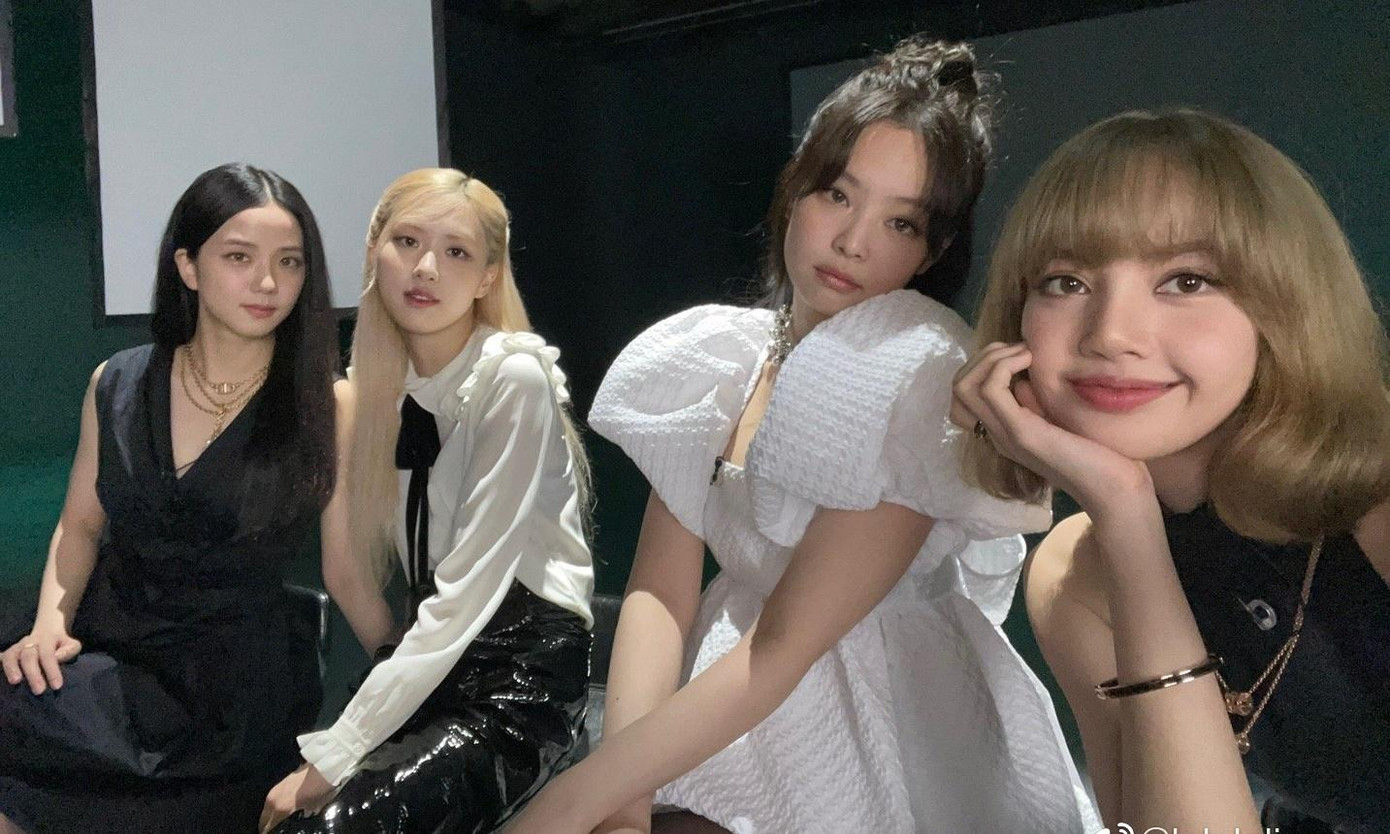 Netizen chờ đợi ngày BLACKPINK khoe tấm thẻ quyền lực. Netizen chờ đợi ngày BLACKPINK khoe tấm thẻ quyền lực.