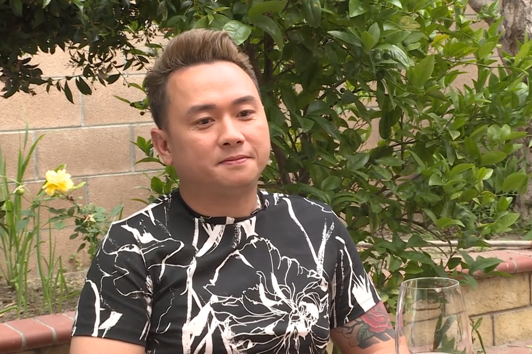 Trong show, Gõ Cửa Thăm Nhà, khán giả có cơ hội đến thăm nhà, và hiểu rõ hơn đời sống của nghệ sĩ Việt, cụ thể là ca sĩ Hàn Thái Tú khi rời Việt Nam sang định cư bên Mỹ.