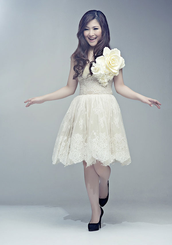 “Sốc” với trang phục hở tứ tung của Hương Tràm ảnh 5