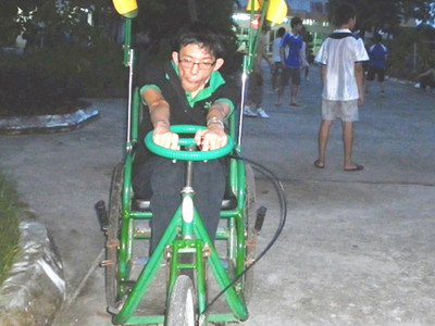 Nguyễn Hoàng Gia Bảo đeo đuổi ước mơ trên chiếc xe lăn. Nguyễn Hoàng Gia Bảo đeo đuổi ước mơ trên chiếc xe lăn