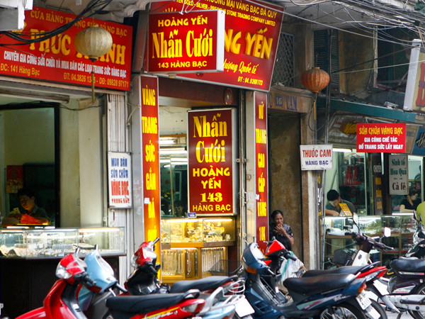 NHNN đang dự thảo những điều kiện rất ngặt nghèo về kinh doanh vàng miếng. Ảnh: Hồng Vĩnh