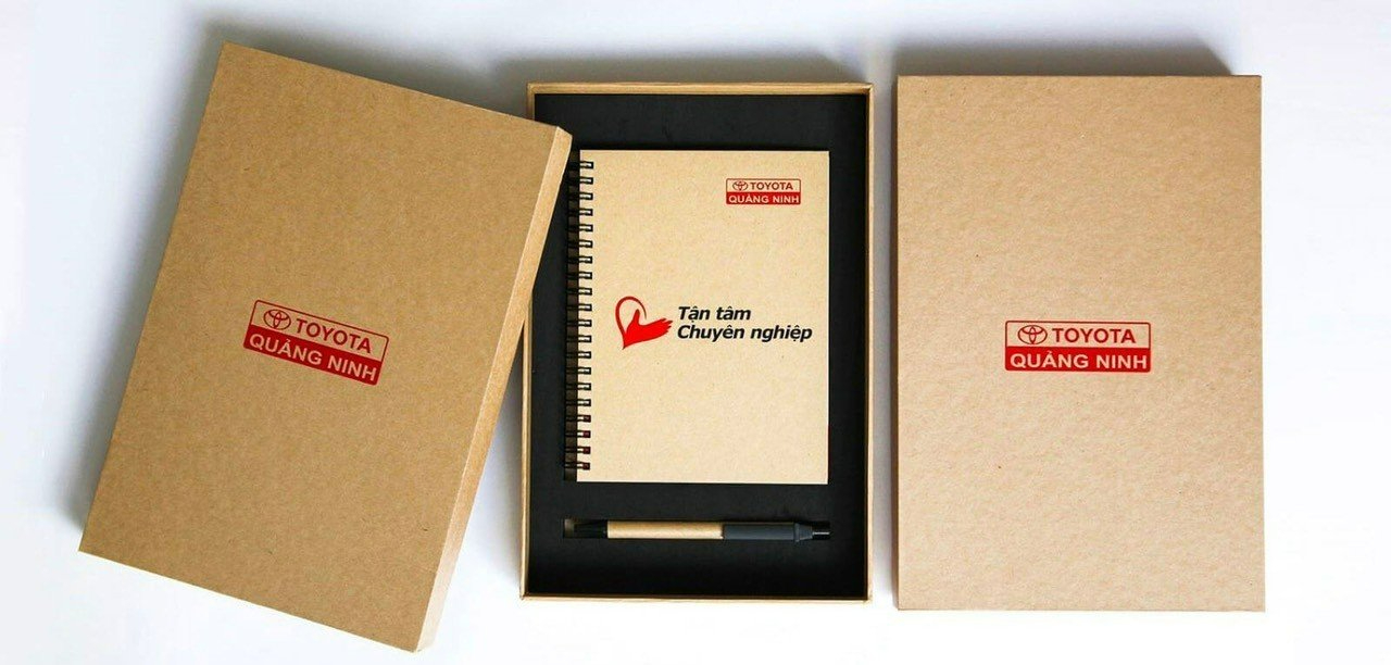 Hộp bao bì tái chế và thân thiện với môi trường: Các mẫu hộp bao bì được làm từ các vật liệu tái chế và có tính thân thiện với môi trường, như hộp carton tái chế, hộp bao bì sinh thái hay hộp bao bì có chứng nhận FSC (Forest Stewardship Council). Hộp bao bì tái chế và thân thiện với môi trường: Các mẫu hộp bao bì được làm từ các vật liệu tái chế và có tính thân thiện với môi trường, như hộp carton tái chế, hộp bao bì sinh thái hay hộp bao bì có chứng nhận FSC (Forest Stewardship Council).