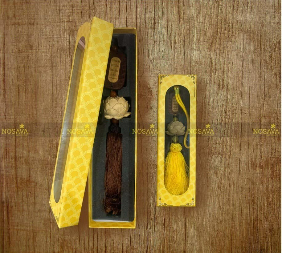 Hộp bao bì trong suốt: Đây là mẫu hộp bao bì được làm từ chất liệu trong suốt như nhựa PVC hoặc các vật liệu khác, cho phép khách hàng nhìn thấy trực tiếp sản phẩm bên trong. Điều này tạo ra hiệu ứng thị giác hấp dẫn và cho phép khách hàng xem trước chất lượng và tính hấp dẫn của sản phẩm. Hộp bao bì trong suốt: Đây là mẫu hộp bao bì được làm từ chất liệu trong suốt như nhựa PVC hoặc các vật liệu khác, cho phép khách hàng nhìn thấy trực tiếp sản phẩm bên trong. Điều này tạo ra hiệu ứng thị giác hấp dẫn và cho phép khách hàng xem trước chất lượng và tính hấp dẫn của sản phẩm.