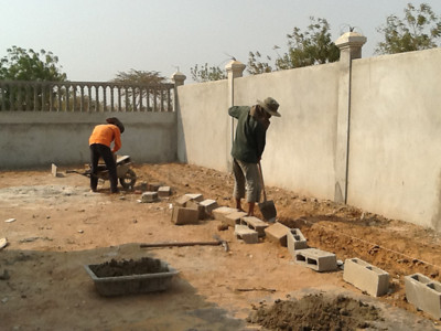 Một công trình xây dựng tại Angola do lao động Việt Nam đảm nhiệm. Ảnh: T. Thiết. Một công trình xây dựng tại Angola do lao động Việt Nam đảm nhiệm. Ảnh: T. Thiết