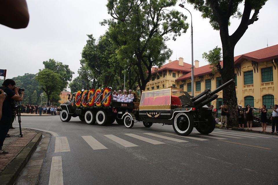 Cỗ linh xa đưa Chủ tịch nước Trần Đại Quang về quê nhà ảnh 24