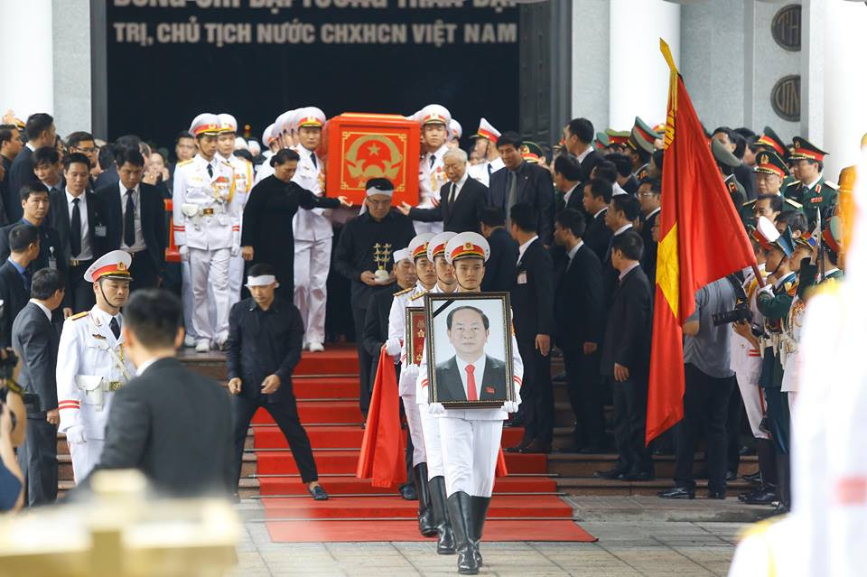 Cỗ linh xa đưa Chủ tịch nước Trần Đại Quang về quê nhà ảnh 41