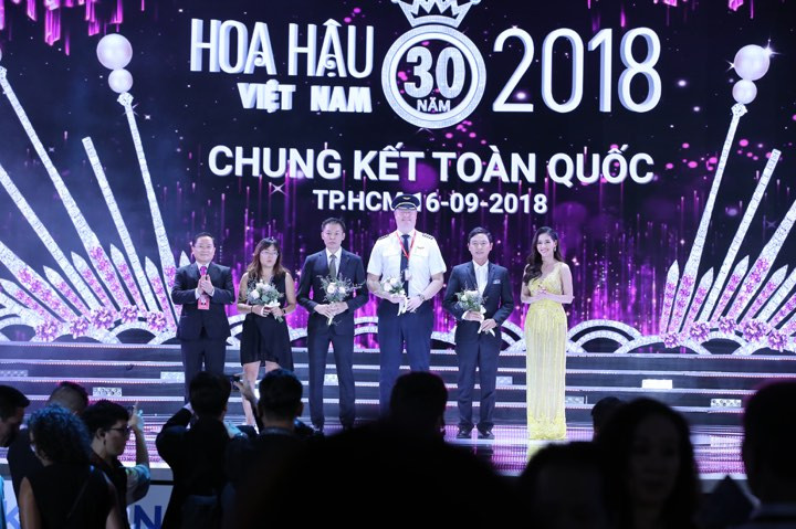 Cô gái 18 tuổi Trần Tiểu Vy đăng quang Hoa hậu Việt Nam 2018 ảnh 38
