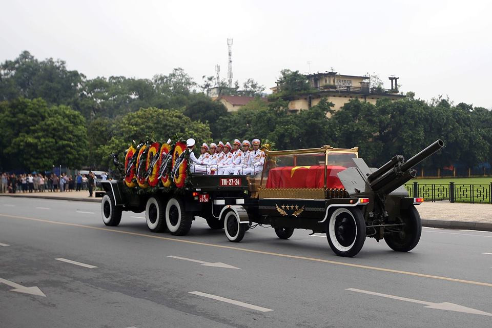 Cỗ linh xa đưa Chủ tịch nước Trần Đại Quang về quê nhà ảnh 32