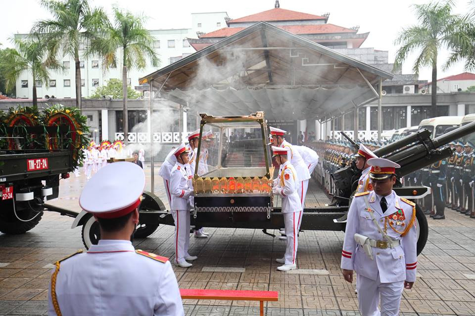 Cỗ linh xa đưa Chủ tịch nước Trần Đại Quang về quê nhà ảnh 61