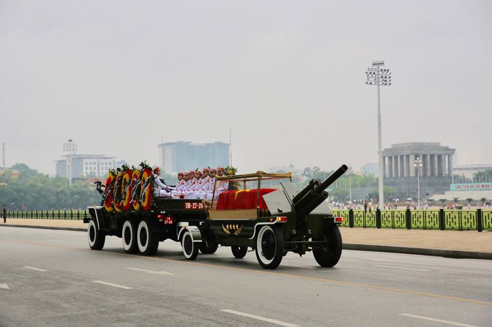 Cỗ linh xa đưa Chủ tịch nước Trần Đại Quang về quê nhà ảnh 29