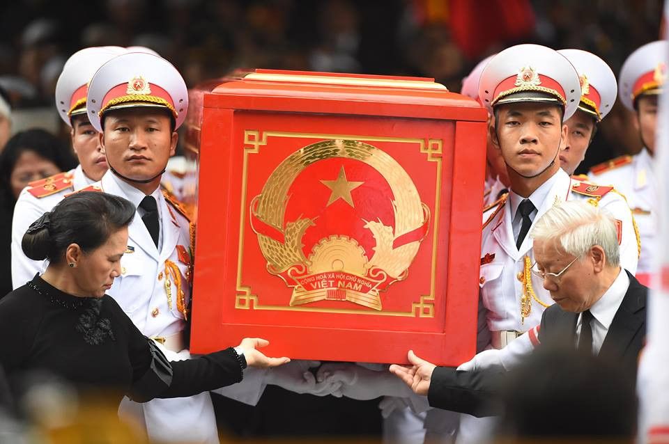 Cỗ linh xa đưa Chủ tịch nước Trần Đại Quang về quê nhà ảnh 42