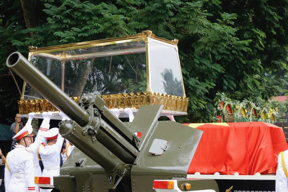 Cỗ linh xa đưa Chủ tịch nước Trần Đại Quang về quê nhà ảnh 43