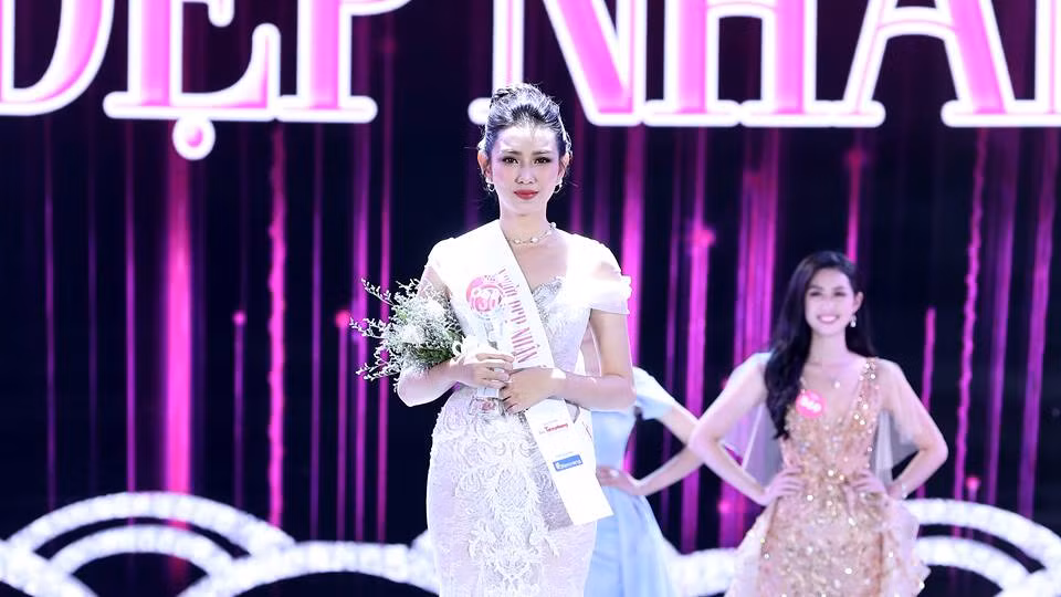 Cô gái 18 tuổi Trần Tiểu Vy đăng quang Hoa hậu Việt Nam 2018 ảnh 13