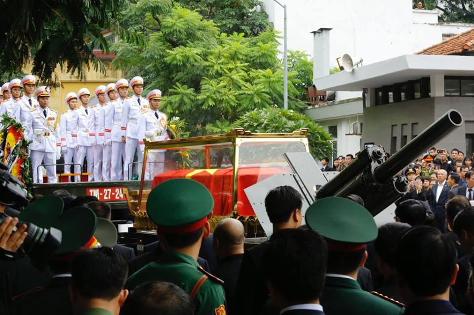 Cỗ linh xa đưa Chủ tịch nước Trần Đại Quang về quê nhà ảnh 46
