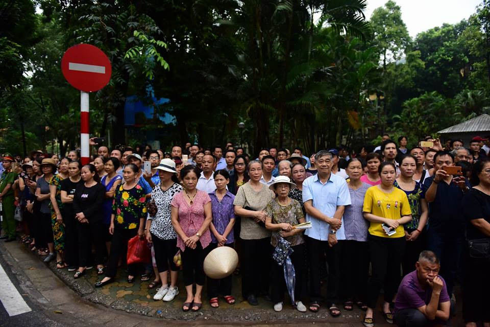 Cỗ linh xa đưa Chủ tịch nước Trần Đại Quang về quê nhà ảnh 28