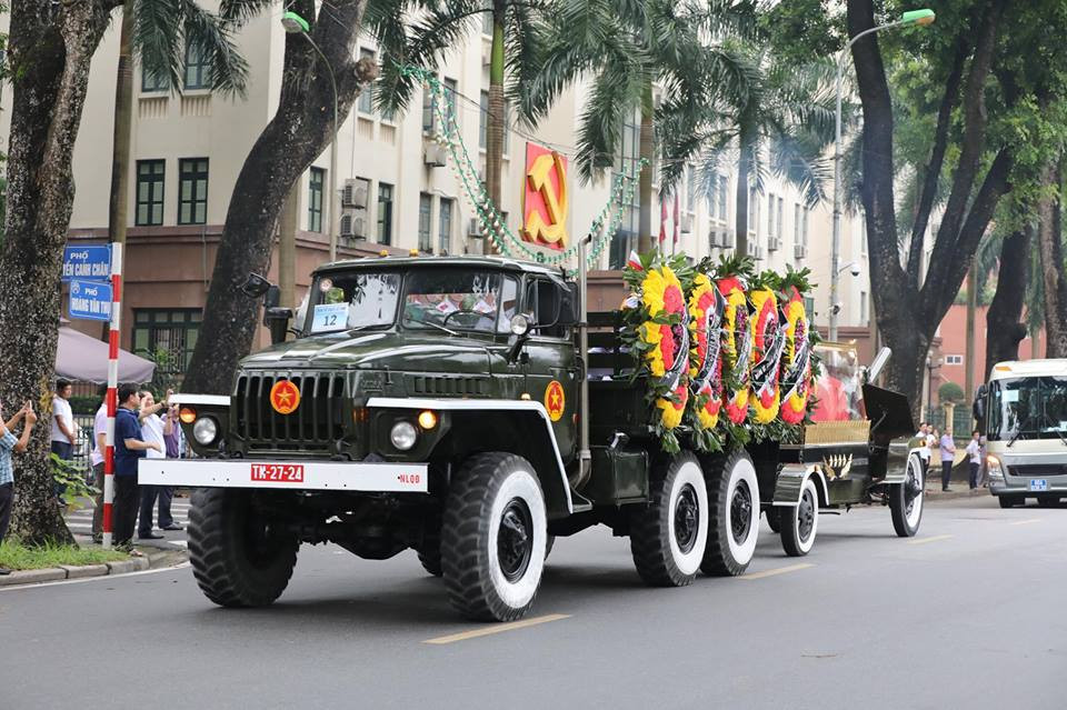 Cỗ linh xa đưa Chủ tịch nước Trần Đại Quang về quê nhà ảnh 19