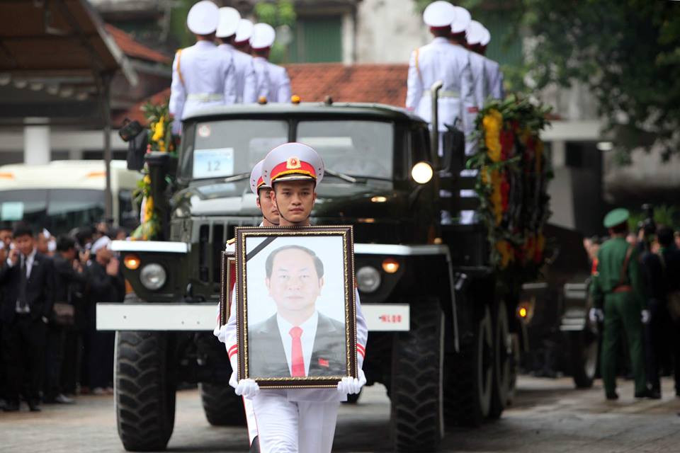 Cỗ linh xa đưa Chủ tịch nước Trần Đại Quang về quê nhà ảnh 37