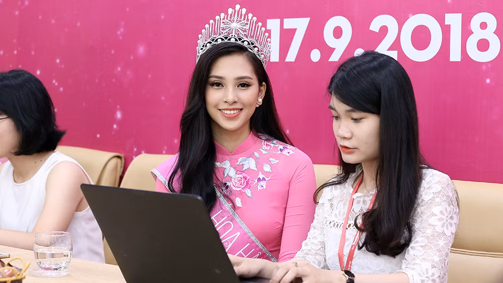 Á hậu 1 HHVN 2018 Bùi Phương Nga: 'Hoa hậu là người đẹp nhất' ảnh 9