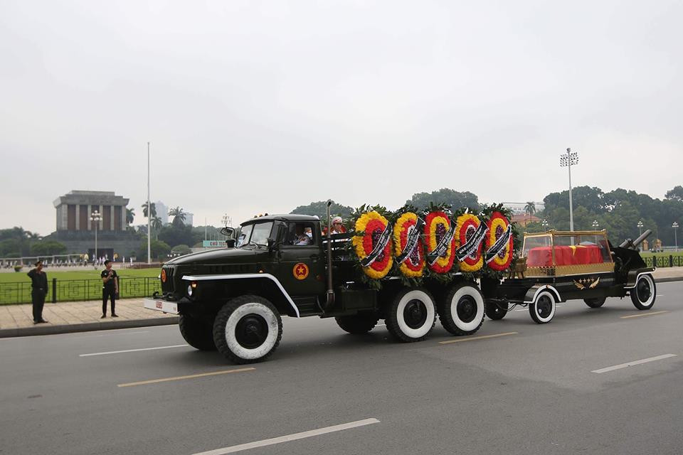 Cỗ linh xa đưa Chủ tịch nước Trần Đại Quang về quê nhà ảnh 31