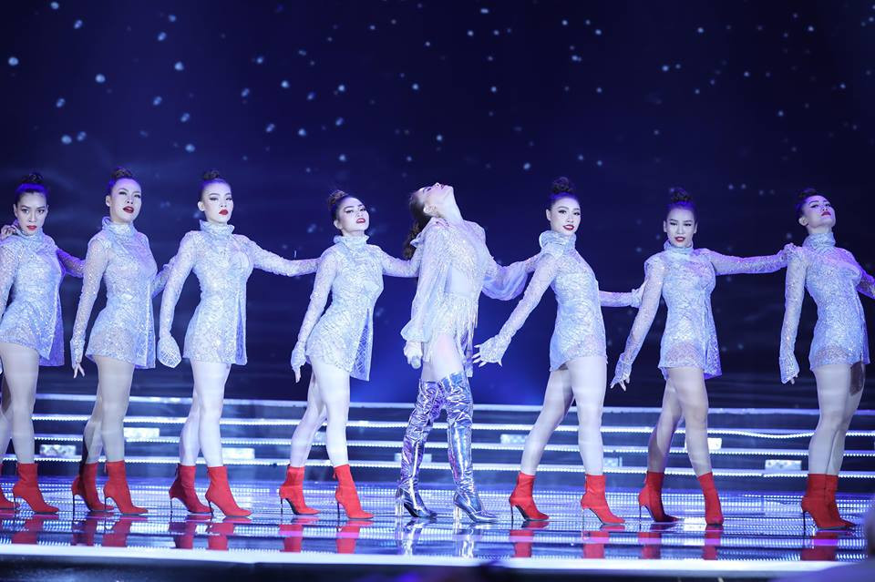 Cô gái 18 tuổi Trần Tiểu Vy đăng quang Hoa hậu Việt Nam 2018 ảnh 6