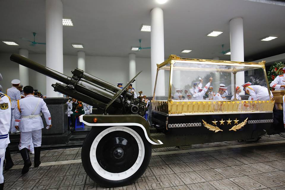 Cỗ linh xa đưa Chủ tịch nước Trần Đại Quang về quê nhà ảnh 59