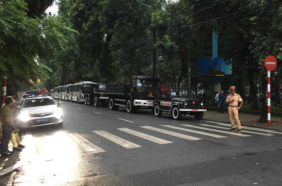 Cỗ linh xa đưa Chủ tịch nước Trần Đại Quang về quê nhà ảnh 68