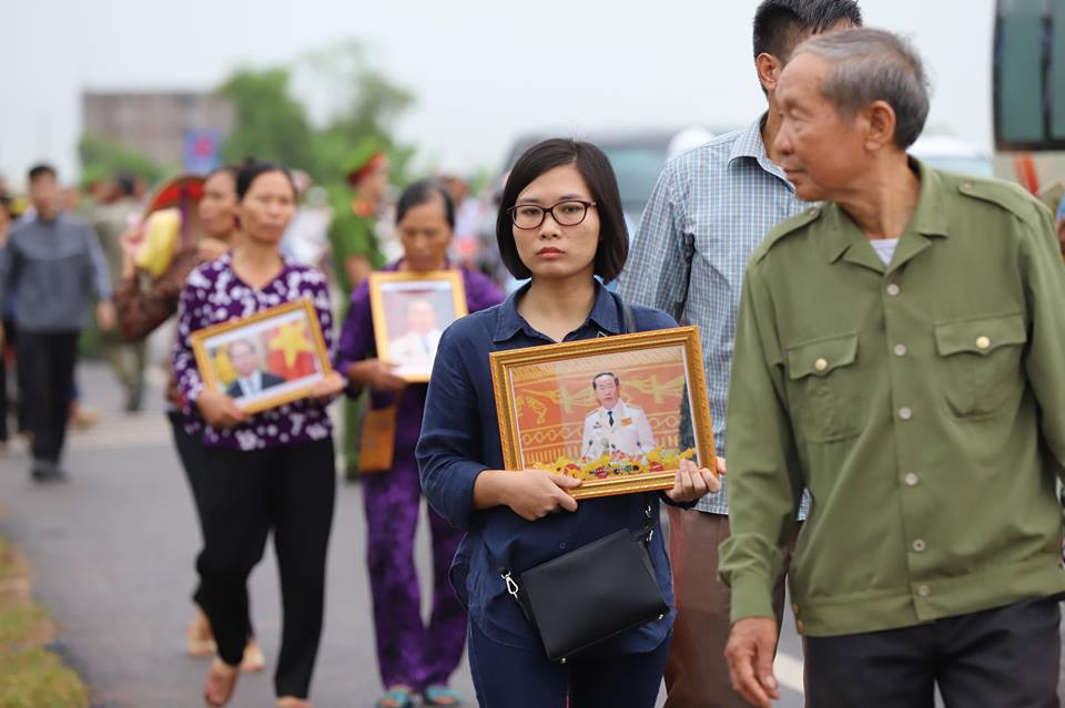 Cỗ linh xa đưa Chủ tịch nước Trần Đại Quang về quê nhà ảnh 17