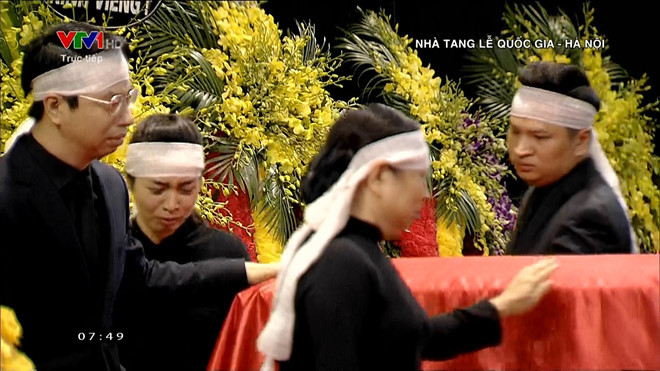 Cỗ linh xa đưa Chủ tịch nước Trần Đại Quang về quê nhà ảnh 49