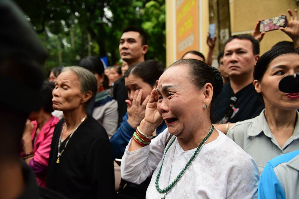 Cỗ linh xa đưa Chủ tịch nước Trần Đại Quang về quê nhà ảnh 27