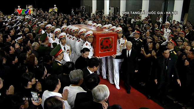 Cỗ linh xa đưa Chủ tịch nước Trần Đại Quang về quê nhà ảnh 47