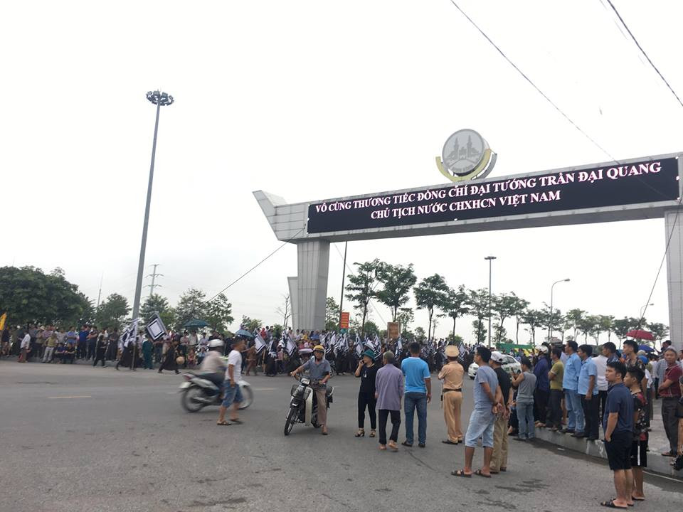 Cỗ linh xa đưa Chủ tịch nước Trần Đại Quang về quê nhà ảnh 4