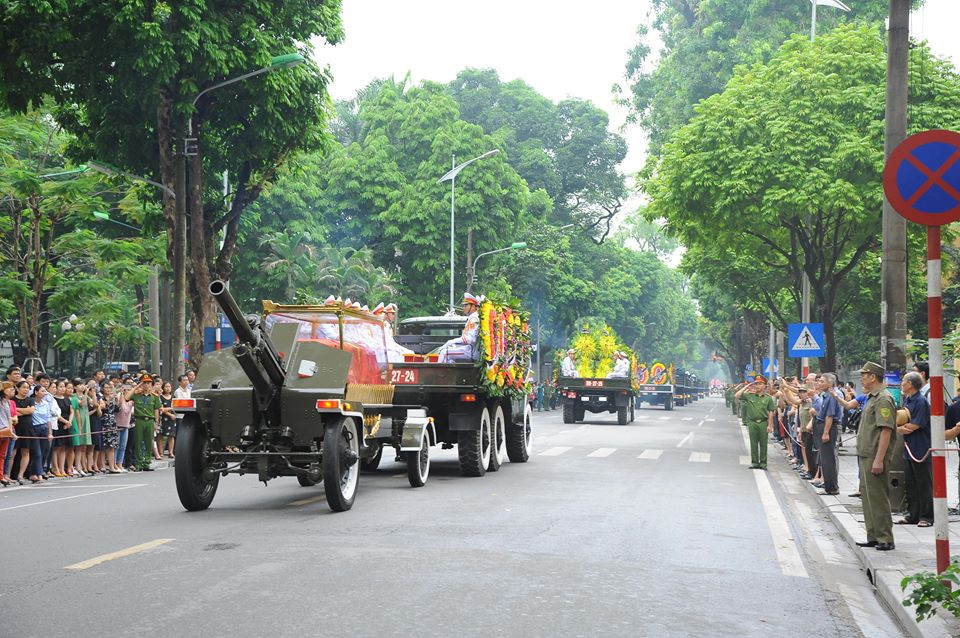 Cỗ linh xa đưa Chủ tịch nước Trần Đại Quang về quê nhà ảnh 34