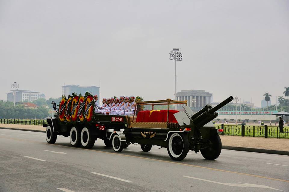 Cỗ linh xa đưa Chủ tịch nước Trần Đại Quang về quê nhà ảnh 30