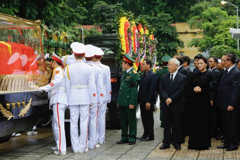 Cỗ linh xa đưa Chủ tịch nước Trần Đại Quang về quê nhà ảnh 45