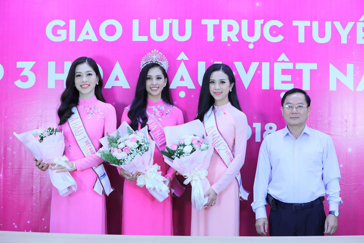 Á hậu 1 HHVN 2018 Bùi Phương Nga: 'Hoa hậu là người đẹp nhất' ảnh 1