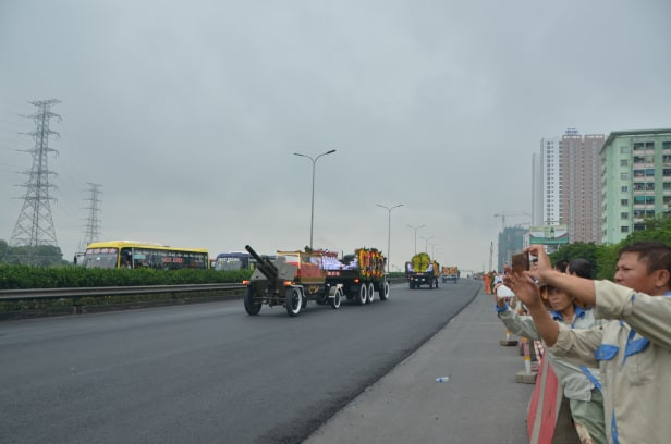 Cỗ linh xa đưa Chủ tịch nước Trần Đại Quang về quê nhà ảnh 9