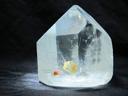 Viên đá mang tên Topa có xuất xứ từ một ngọn núi linh thiêng hàng ngàn năm tại Thường Xuân, Thanh Hóa