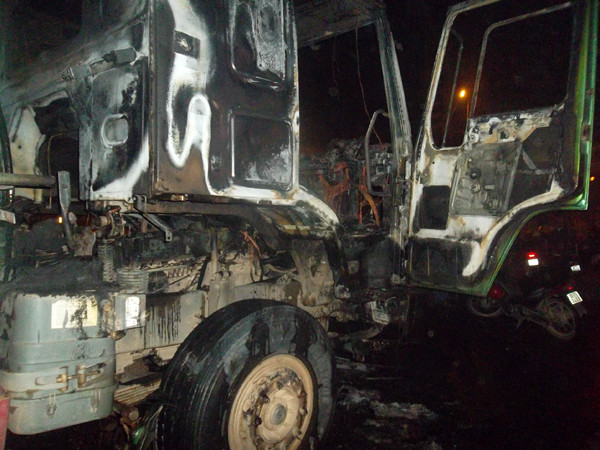 Bánh xe cũng bị cháy sém. Bánh xe cũng bị cháy sém