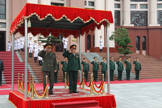 Lễ đón Bộ trưởng Quốc phòng Nga Sergei Shoigu tại Hà Nội hôm 4-3