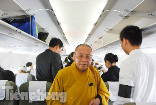 Nhà Sư trên chuyến bay đưa tiễn Đại tướng