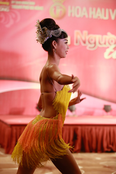 Nguyễn Thị Mỹ Hạnh với phần dự thi dance sport