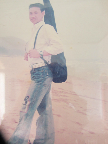  Trần Văn Hùng (xã Nghi Tiến, Nghi Lộc, Nghệ An) trước ngày lên tàu đi đánh cá