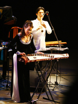 Võ Vân Ánh trình diễn cùng các nghệ sĩ Nhật Bản tại Hà Nội hồi tháng 1. Ảnh: Hồng Vĩnh Võ Vân Ánh trình diễn cùng các nghệ sĩ Nhật Bản tại Hà Nội hồi tháng 1 Ảnh: Hồng Vĩnh