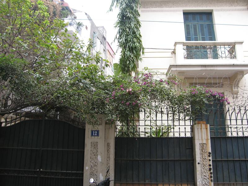 Ngôi biệt thự vắng im lìm. Ảnh : NT Ngôi biệt thự vắng im lìm. Ảnh : NT