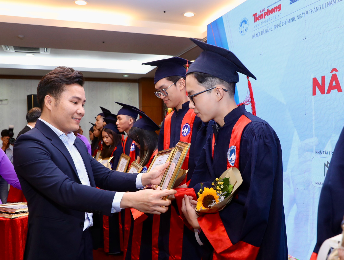 Nâng bước thủ khoa: Chắp thêm đôi cánh cho sinh viên ảnh 62