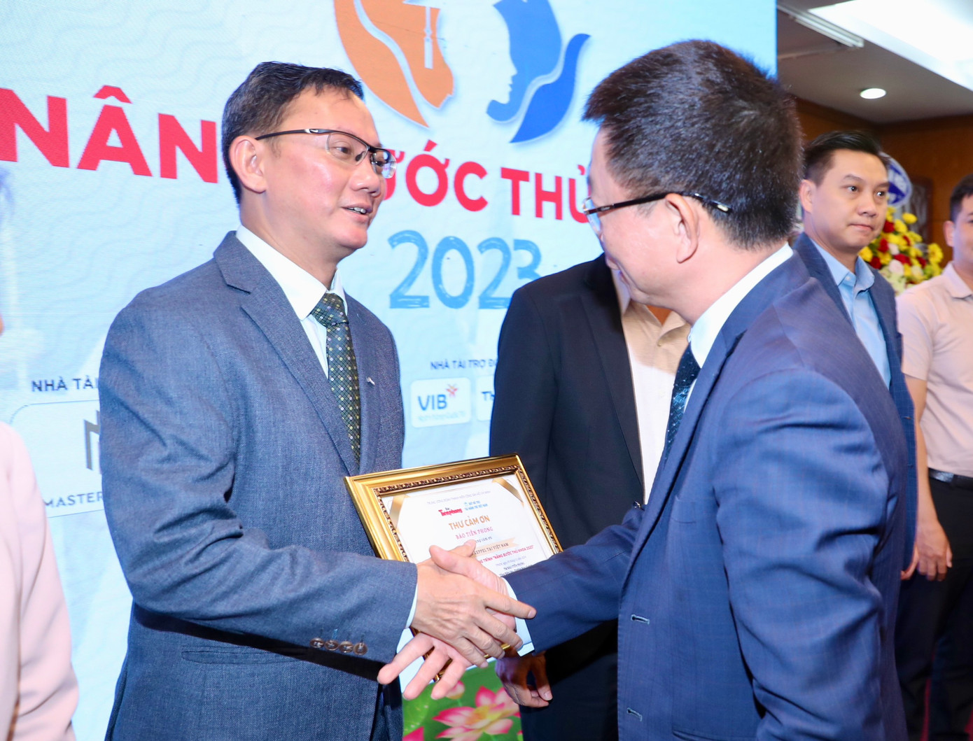 Nâng bước thủ khoa: Chắp thêm đôi cánh cho sinh viên ảnh 16