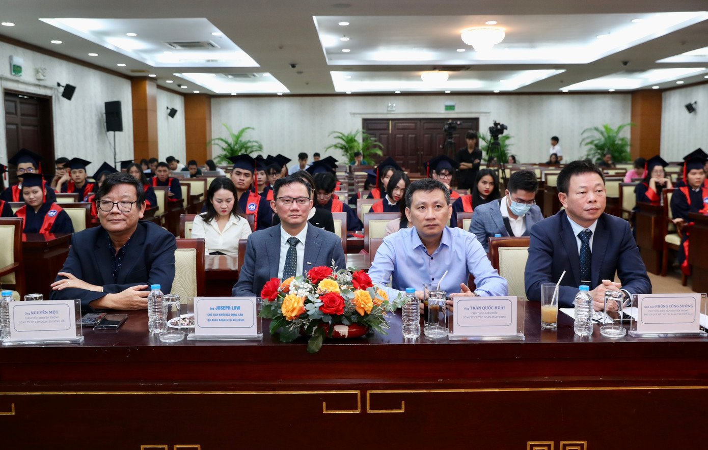 Nâng bước thủ khoa: Chắp thêm đôi cánh cho sinh viên ảnh 9